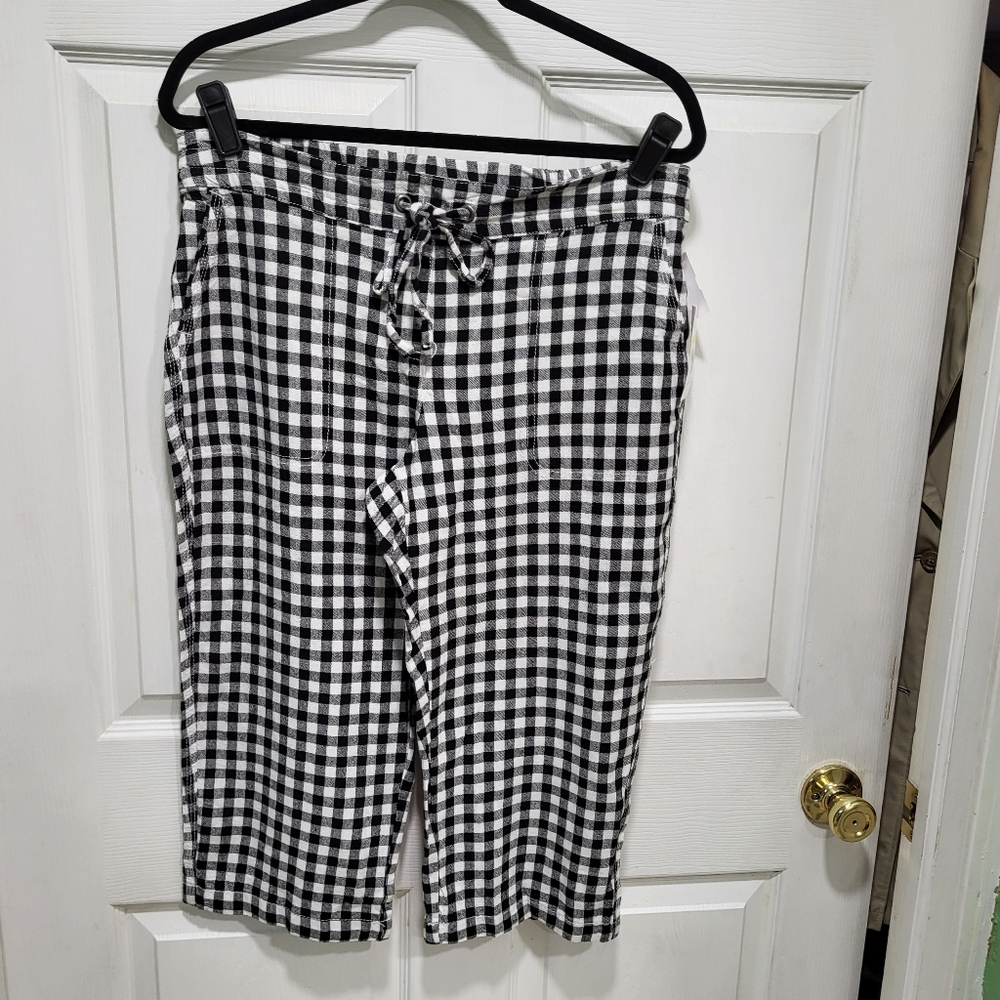 NEW Buffalo Check Capri Size - Med
